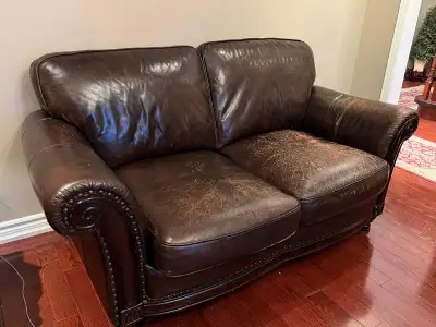 2 PIECE GENUINE LEATHER LOVE SEAT AND THREE SEATER COUCH 4 SALE!, View more
