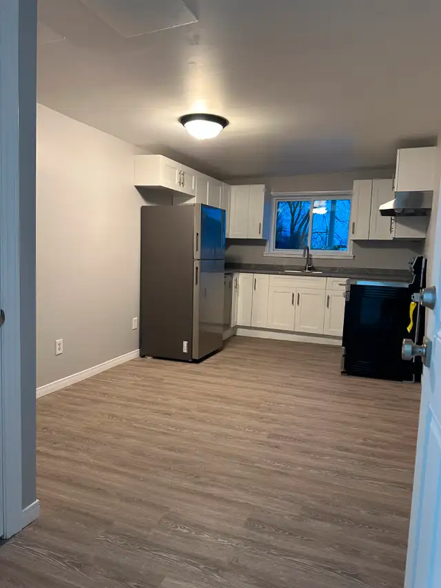NEWLY RENOVATED Main Floor 1 Bedroom 1 Bath Apartment-HEAT incl.63417674352771121