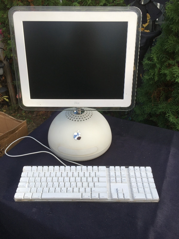 iMac - APPLE COMPUTER in Desktop Computers in Edmonton
