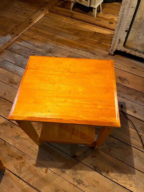 Side table in Coffee Tables in Owen Sound - Image 2