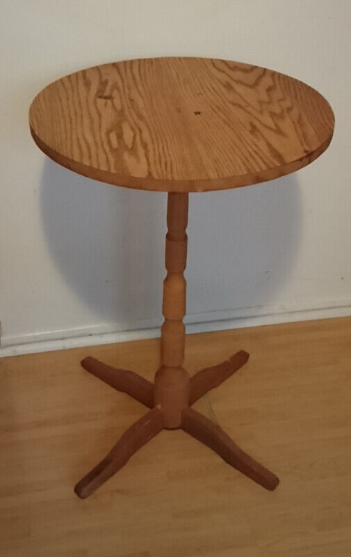 Vintage Small Decorative Wooden Round Table in Other Tables in Oshawa / Durham Region