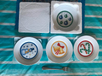 Set of 4 small sized Christmas plates