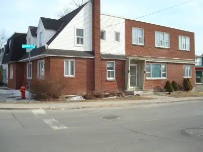 Large bright 2 bedroom apartment in Arnprior Ontario. A half hour drive from Ottawa. Available June...