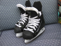 Youth CCM PLATINUM RIBCORE Ice Hockey Skates Size 9 VGC