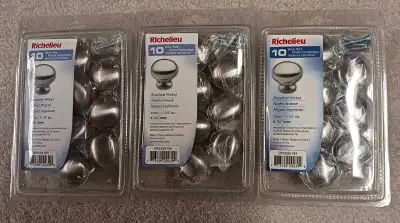 20 Brushed Nichel Knobs by Richelieu. 1 1/4". 2 packs of 10. Individual pack $15. $38 a pack of 10 a...