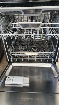 Gently Used + warranty 24’ GE Dishwasher