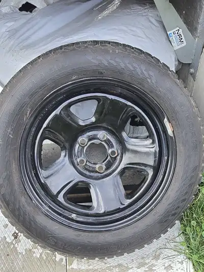 NOUVEAU PRIX BLACK FRIDAY. À vendre un ensemble de 4 pneus a clous d’hiver Nokian Hakkapeliitta R3 S...