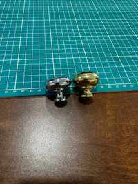 Cabinet and drawer knobs