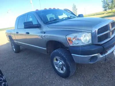 Selling this 2008 dodge ram 3500 6.7 cummins 4wd. Has 560kms Motor runs great its deleted and studde...