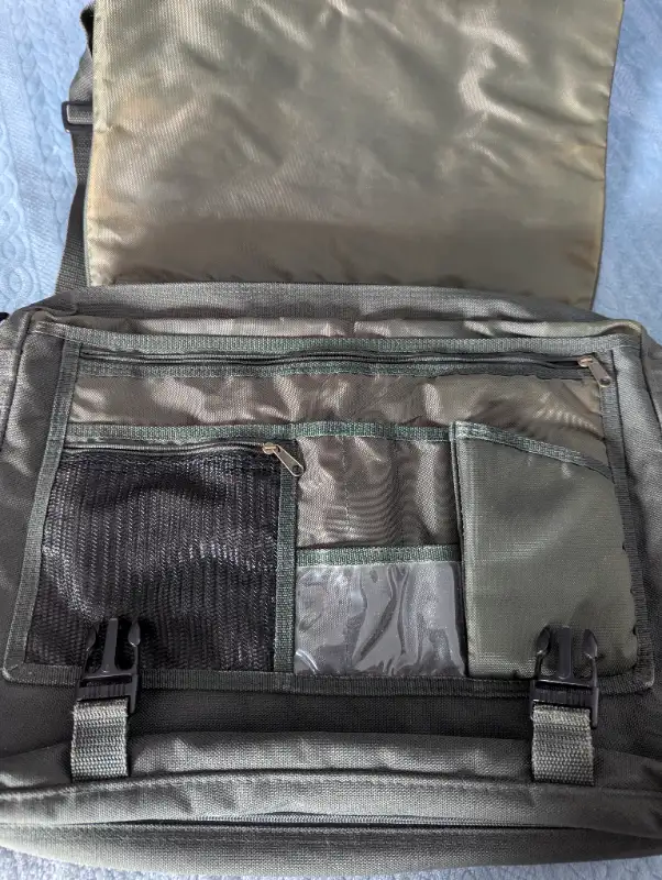 Laptop Bag in Laptops in Kingston - Image 4