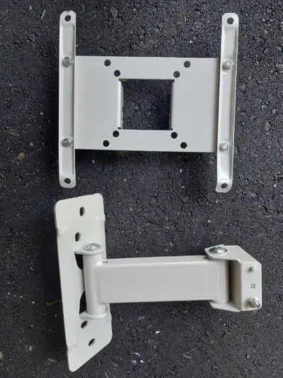 Swivels and has a built in level. Holds up to 50 lbs. Buyer to pickup in Etobicoke or can ship out a...
