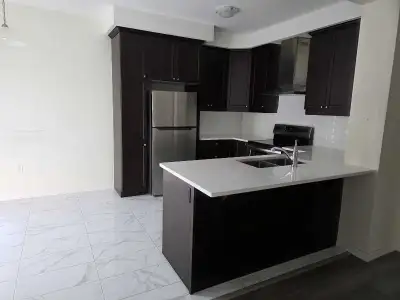 Bright and Spacious Townhouse Located In Family-Oriented Prestigious Neighborhood In Turnstone Boule...