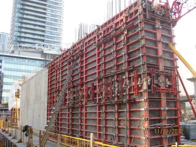 Formwork carpenter 25y experience (looking 4 side work weekends)64961232328065123