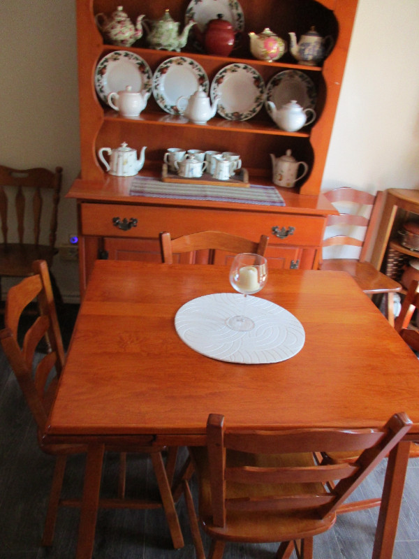 Vintage Vilas maple dining room set in Dining Tables & Sets in Annapolis Valley
