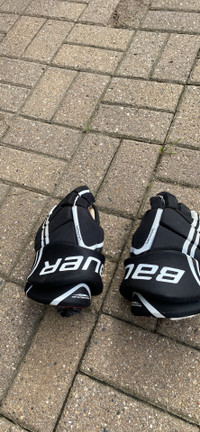 Bauer hockey gloves