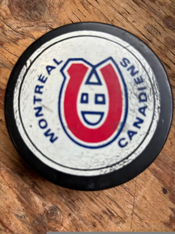 Vintage MONTREAL CANADIENS game used hockey puck ! in Arts & Collectibles in City of Toronto - Image 5