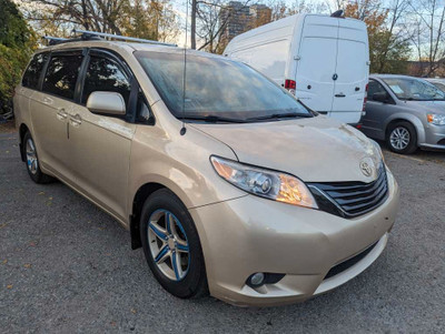 2011 Toyota Seinna XLE 