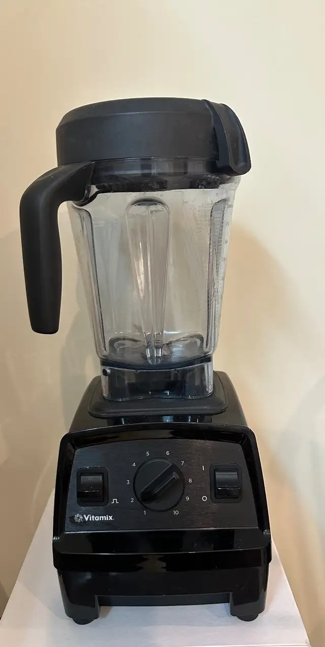 Lightly used VITAMIX BLENDER in Processors, Blenders & Juicers in Oshawa / Durham Region - Image 2