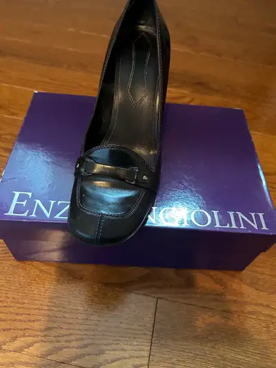 Soulier noir en cuir, View more