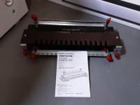 Dovetail assembly jig for router / kit de gabarit pour toupie