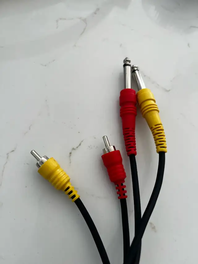 audio and video cables $5-10 ea in Other in Laval / North Shore - Image 9