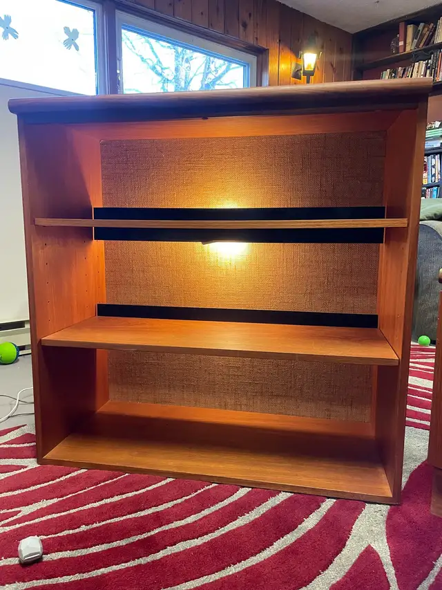 Teak Hutch with Back Lit Shelf in Hutches & Display Cabinets in Winnipeg - Image 5