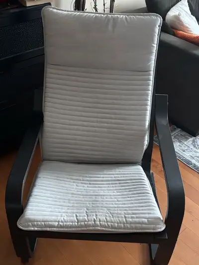 This is a used Ikea chair, perfect for adding a touch of modern comfort to any room. The chair featu...