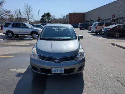 2007 Nissan Versa hatchback 1.6L engine gas saver!!! Only 132,000 km !!! This car is super clean no...