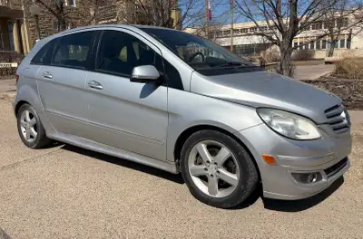 2008 Mercedes Benz B200 hatchback. 2.0L 4 cylinder automatic. Heated seats. Remote start. Rust free....