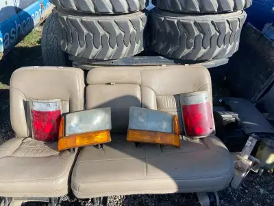 2000 Ford Excursion Headlights and taillights Headlights and taillights 100$ all together Couple mor...