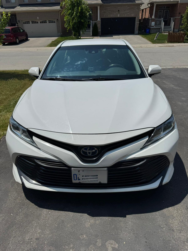2018 Toyota Camry LE Hybrid in Cars & Trucks in Hamilton