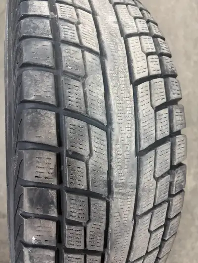 4 pneus d'hiver P215/70/16 100T Yokohama Ice Guard iG 51 V 45.5% d'usure, mesure 6-7-7-6/32 215/70/1...