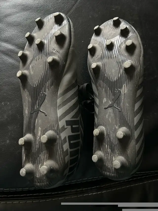 Soccer cleats  in Soccer in Winnipeg - Image 4