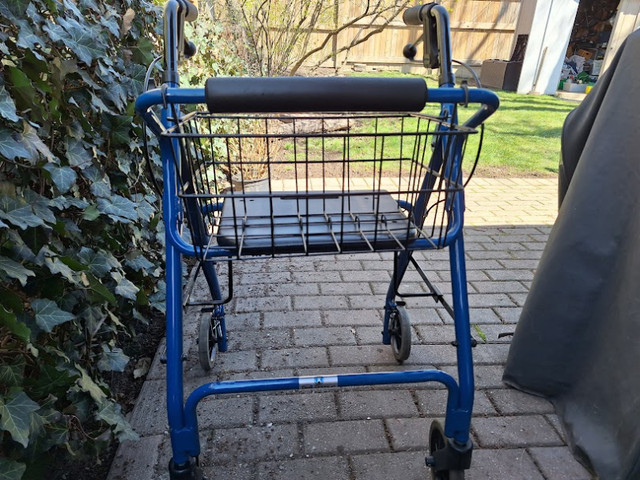 Dana Douglas 4200DX Rollator 4 Wheeled Walker (Blue) in Health & Special Needs in City of Toronto - Image 4