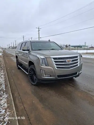 Hi there! Selling my suv to downsize to a smaller one as I dont need a 7 passenger anymore. It runs...