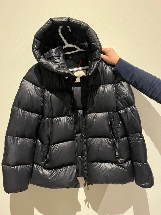 Moncler Seritte short down jacket in Women's - Tops & Outerwear in Markham / York Region - Image 3