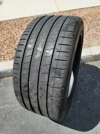 2 x 315/35/22 pirelli p zero tires 85% tread left good condition Dot#2021 for bmw x7 porsche mercdes...