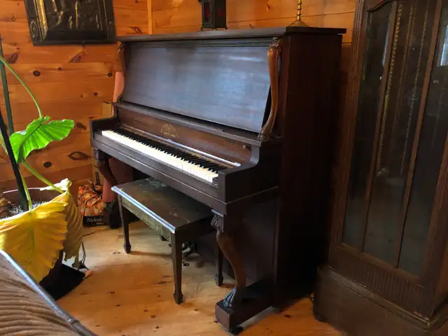 Upright Piano, National Piano Co. in Pianos & Keyboards in Laurentides - Image 3