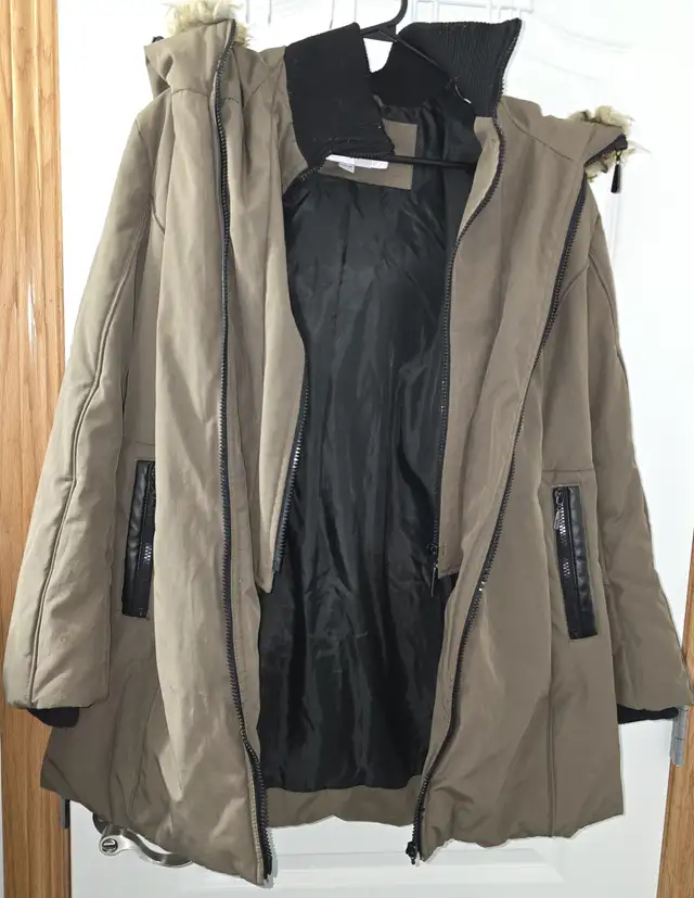 Alia Hooded Winter Jacket for Women in Women's - Tops & Outerwear in Calgary - Image 2