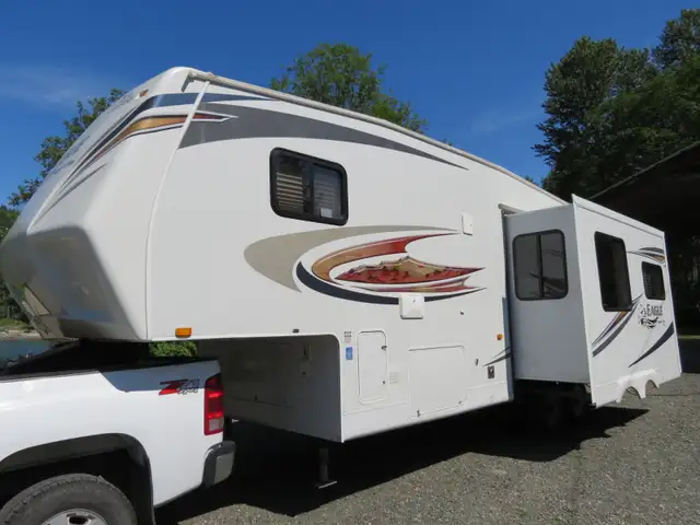 2012 Jayco Superlite Eagle 5th wheel RV $17,500.00 OBO in Travel Trailers & Campers in Terrace - Image 2