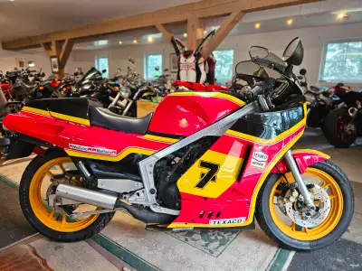 Painted in Texaco Heron Team Suzuki, Barry Sheene's livery that took him to world titles in 1976 and...