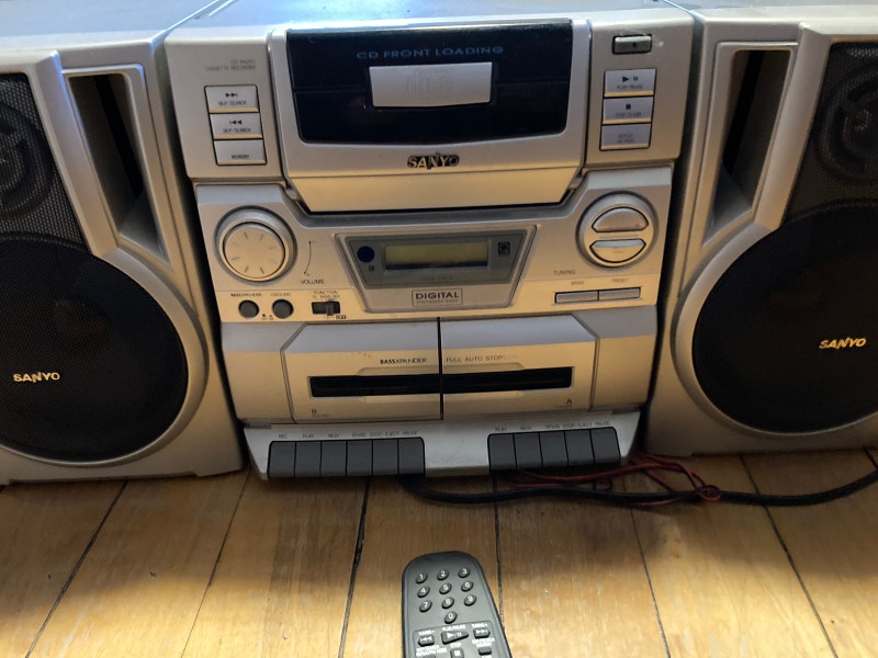 Sanyo old school CD/radio/dual cassette player with remote Stereo
