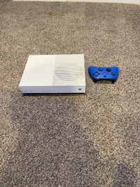 Xbox one s comes with a blue controller 