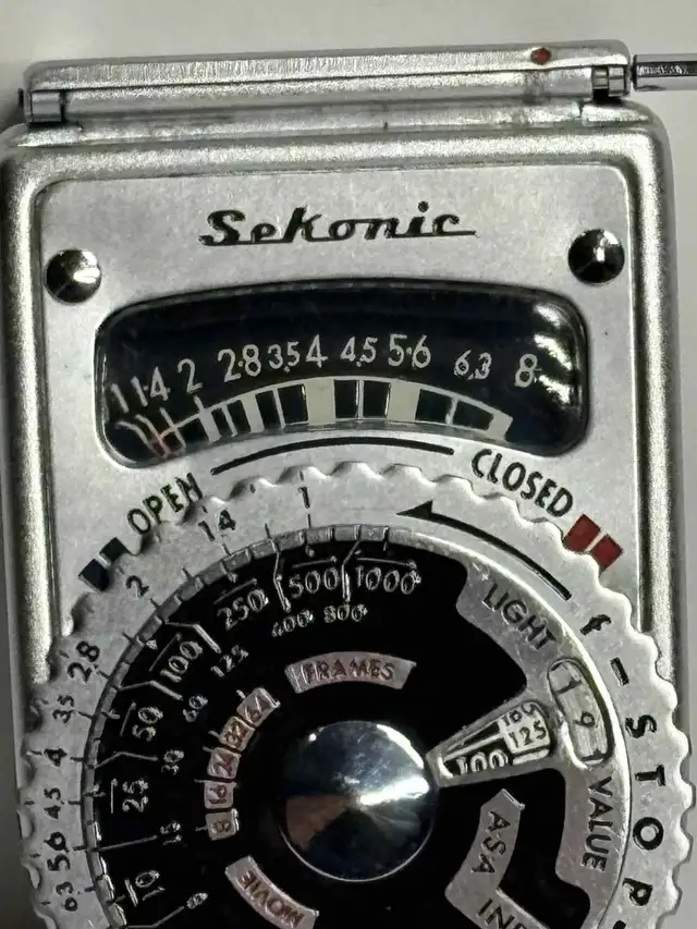 Vintage Sekonic L-6 Light Meter | No Batteries Needed in Cameras & Camcorders in Oakville / Halton Region - Image 7