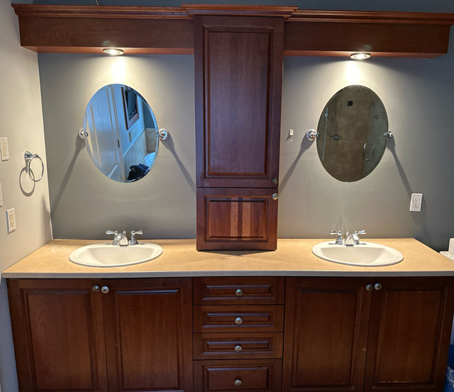 Bathroom cabinets in Cabinets & Countertops in Ottawa