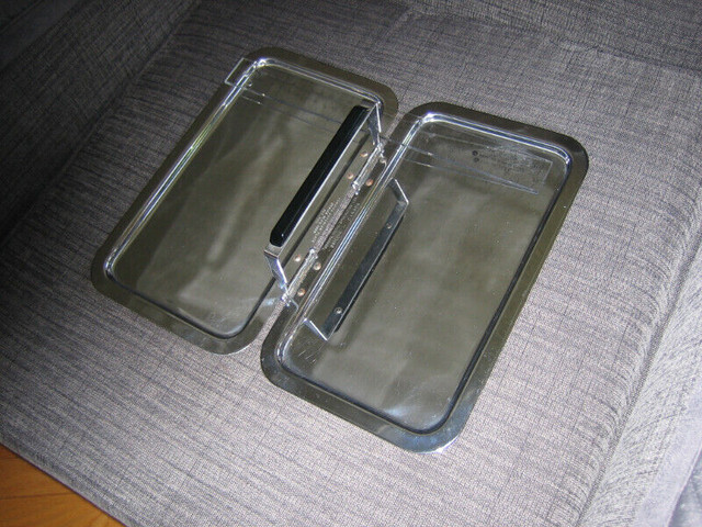 BEAUTIFUL CHROMIUM SERVING TRAY in Kitchen & Dining Wares in St. Catharines