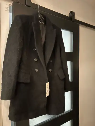 Manteau/veste Zara neuf à vendre 50$ , View more