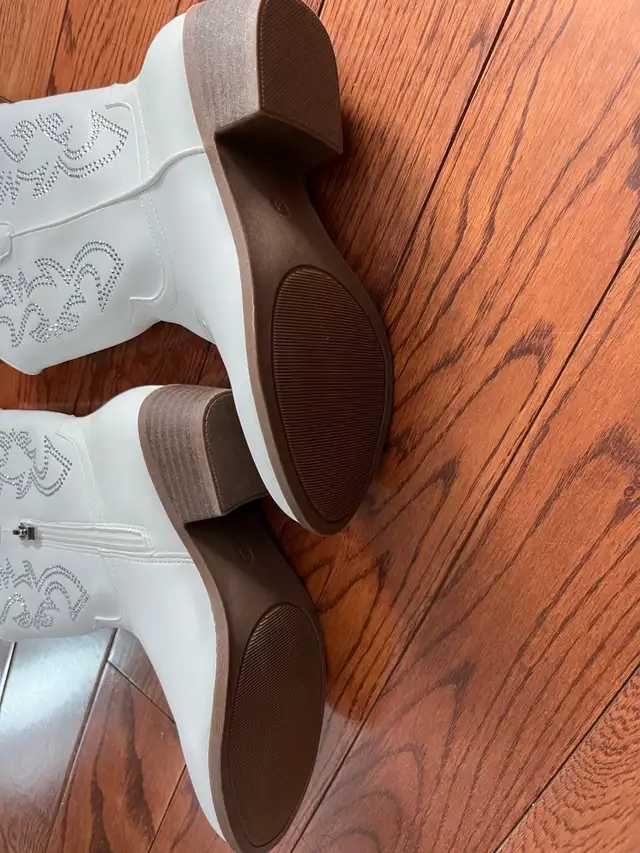 Brand NEW — Girls Cowboy Western Boots Size 3 White in Kids & Youth in City of Toronto - Image 3