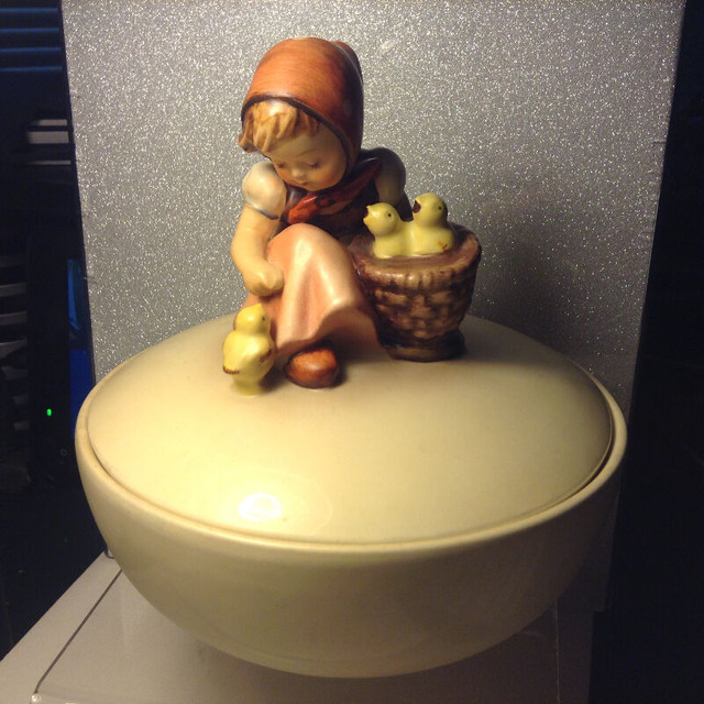 Hummel CANDY DISH "CHICK GIRL" Goebel OLD STYLE BOWL in Arts & Collectibles in Vancouver