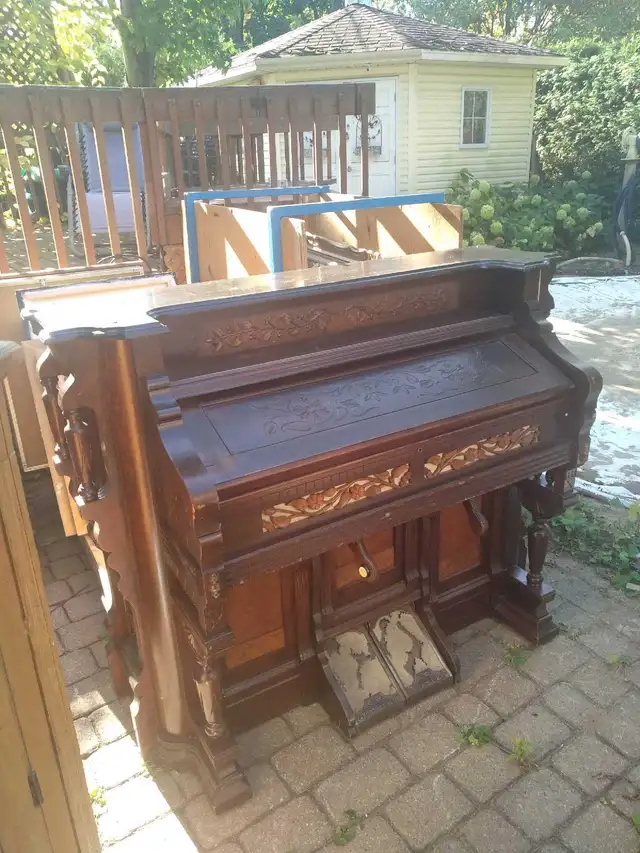 Harmonium à donner (Si c'est affiché, c'est disponible) in Pianos & Keyboards in Laval / North Shore - Image 3